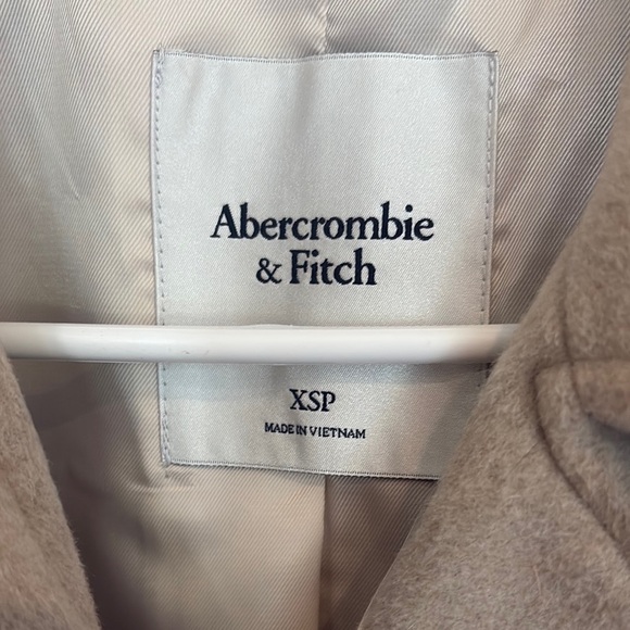 New with tags A&F Long Beige Trench Coat - Picture 4 of 5